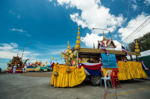 Ko samui - 15. November: "ngan duan sib" traditionelle buddhistische Festdekoration der Parade am 15. November 2012 in ko samui surat thani, Thailand. — Stockfoto