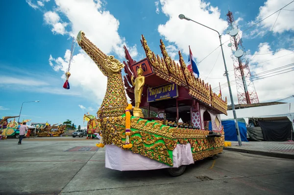 KO SAMUI - NOVEMBER 15: "NGAN DUAN SIB" Traditional of buddhist festival Decorations of the parade on November 15, 2012 in ko samui surat thani, Thailand. — Stock Photo, Image