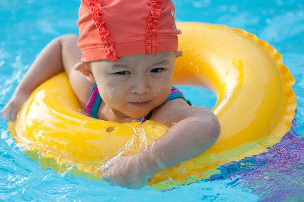 Schwimmkind — Stockfoto