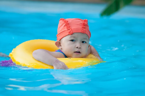 Schwimmkind — Stockfoto