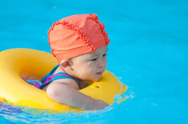Niño nadador —  Fotos de Stock
