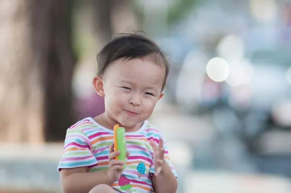 Asiatisches Mädchen — Stockfoto