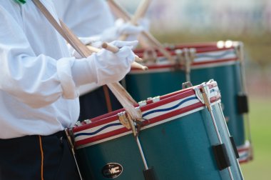 Spor geçit töreninde tanımlanamayan Tay öğrenciler