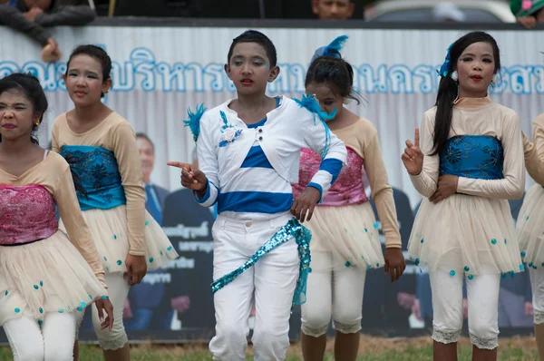 Αγνώστων στοιχείων τους σπουδαστές της Ταϊλάνδης σε τελετή κατά τη διάρκεια παρέλασης αθλητισμού — Φωτογραφία Αρχείου