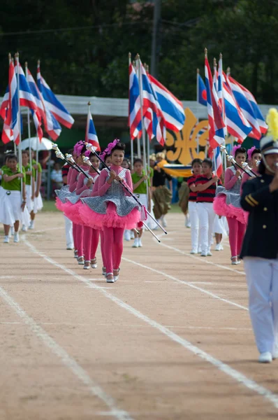 Αγνώστων στοιχείων τους σπουδαστές της Ταϊλάνδης σε τελετή κατά τη διάρκεια παρέλασης αθλητισμού — Φωτογραφία Αρχείου