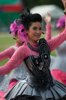 Spor geçit töreninde tanımlanamayan Tay öğrenciler