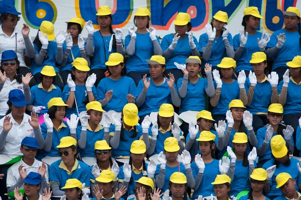 Étudiants thaïlandais non identifiés en cérémonie pendant le défilé sportif — Photo