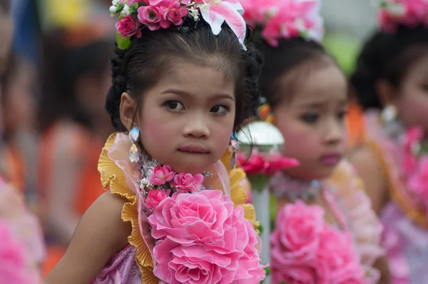 Unidentified Thai students in ceremony during sport parade — Stock Photo, Image