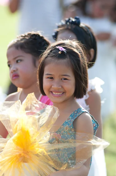 Unidentified Thai students in ceremony during sport parade — Stock Photo, Image