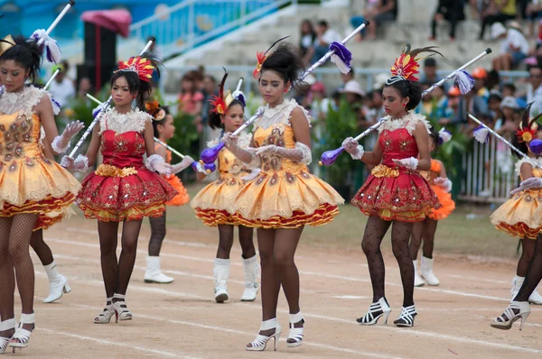 Estudantes tailandeses não identificados em cerimônia durante desfile esportivo — Fotografia de Stock