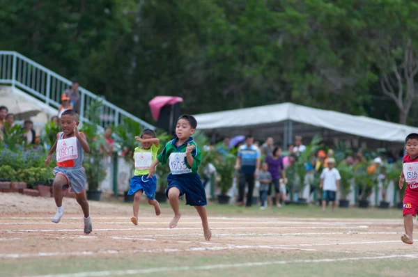 スポーツ パレード中に式典で正体不明のタイの学生 — ストック写真