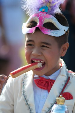 Tanımlanamayan Tay öğrenciler törende spor geçit töreni sırasında tek tip