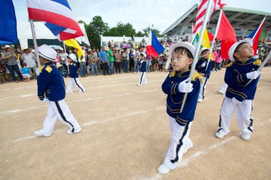Tanımlanamayan Tay öğrenciler törende spor geçit töreni sırasında tek tip