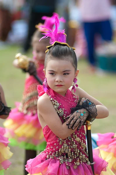 Estudantes tailandeses não identificados em cerimônia durante desfile esportivo — Fotografia de Stock