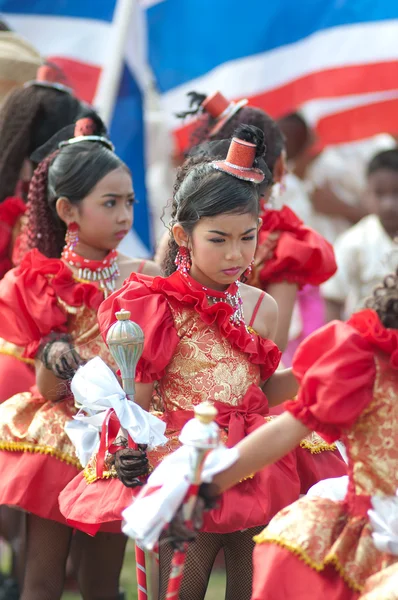 Unidentified Thai students in ceremony during sport parade — Stock Photo, Image