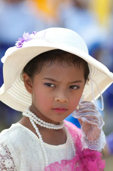 Unbekannte thailändische Studenten bei Zeremonie während Sportparade — Stockfoto