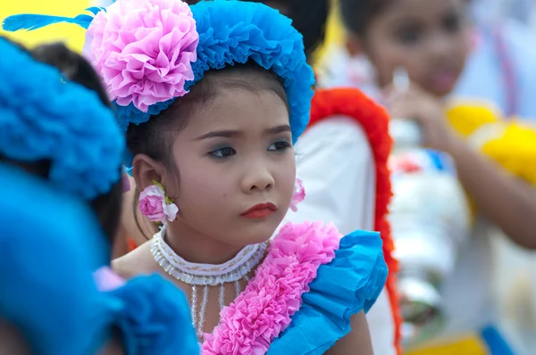 Unbekannte thailändische Studenten bei Zeremonie während Sportparade — Stockfoto