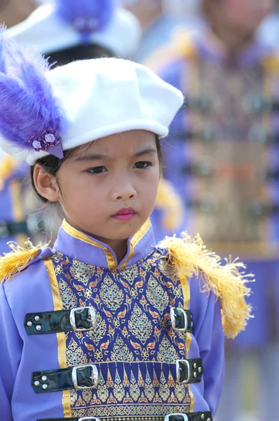 Oidentifierade thailändska studenter i ceremonin under sport parad — Stockfoto