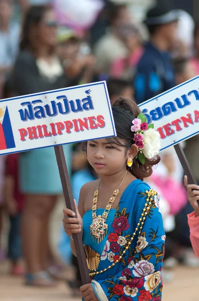 Unidentified Thai students in ceremony during sport parade — Stock Photo, Image