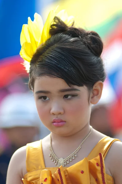 Unidentified Thai students in ceremony uniform during sport parade — Stock Photo, Image