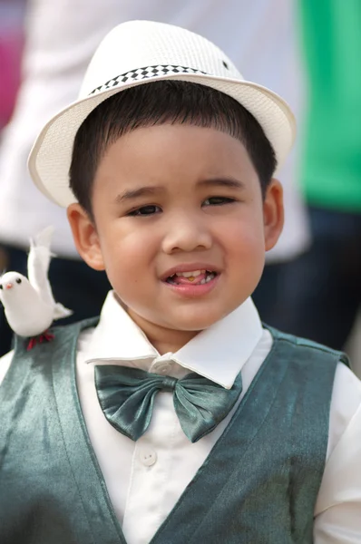 Unidentified Thai students in ceremony uniform during sport parade — Stock Photo, Image