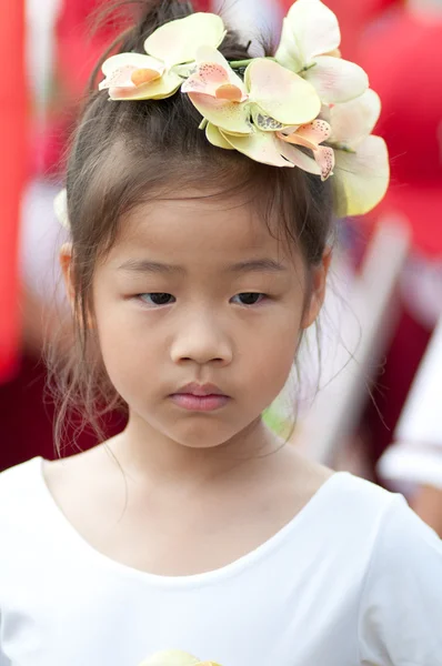 Oidentifierade thailändska studenter i ceremoni enhetlig under sport parad — Stockfoto