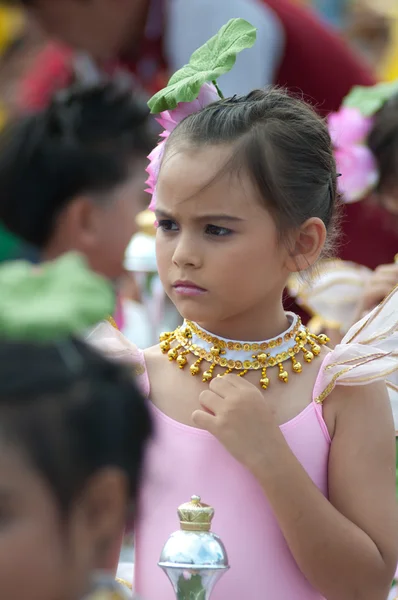 Unidentified Thai students in ceremony uniform during sport parade — Stock Photo, Image