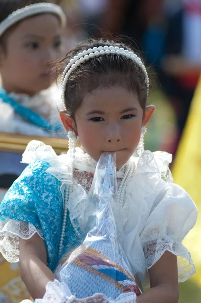 Unidentified Thai students in ceremony uniform during sport parade — Stock Photo, Image