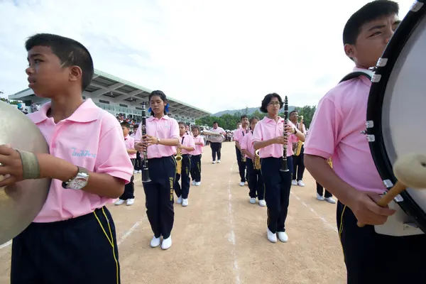 Unidentified Thai students in ceremony uniform during sport parade — Stock Photo, Image