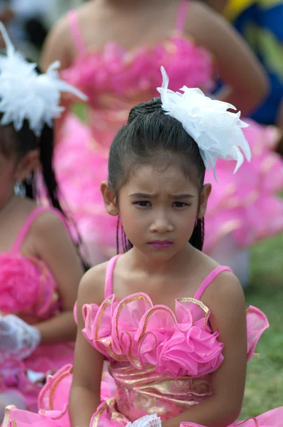 Unidentified Thai students in ceremony uniform during sport parade — Stock Photo, Image