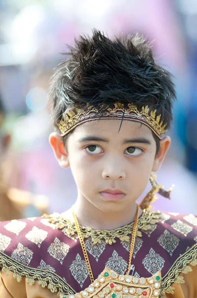 Unidentified Thai students in ceremony uniform during sport parade — Stock Photo, Image