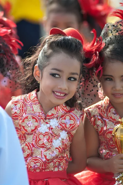 Estudantes tailandeses não identificados em cerimônia durante desfile esportivo — Fotografia de Stock