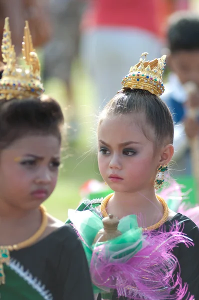 Studenti thailandesi non identificati in cerimonia durante la parata sportiva — Foto Stock