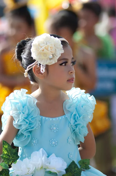 Estudantes tailandeses não identificados em cerimônia durante desfile esportivo — Fotografia de Stock