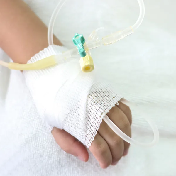 Kind intravenöse Flüssigkeit — Stockfoto
