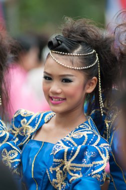 Tanımlanamayan Tay öğrenciler spor geçit töreni sırasında.