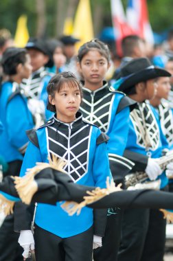 Tanımlanamayan Tay öğrenciler spor geçit töreni sırasında.