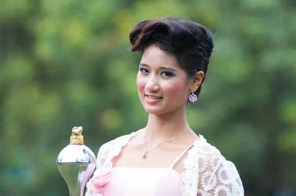 Niet-geïdentificeerde Thaise studenten tijdens sport parade. — Stockfoto