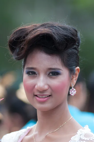 Niet-geïdentificeerde Thaise studenten tijdens sport parade. — Stockfoto