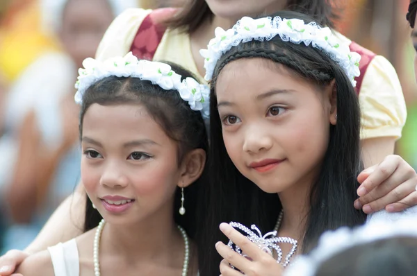 Unbekannte thailändische Studenten während Sportparade. — Stockfoto