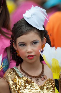 Tanımlanamayan Tay öğrenciler spor geçit töreni sırasında.