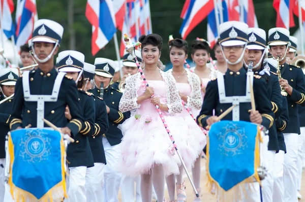 Étudiants thaïlandais non identifiés pendant le défilé sportif . — Photo