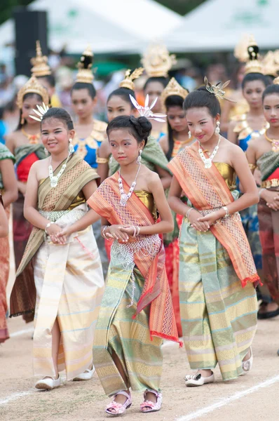 Unbekannte thailändische Studenten während Sportparade. — Stockfoto