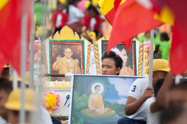 Niet-geïdentificeerde Thaise studenten tijdens sport parade. — Stockfoto