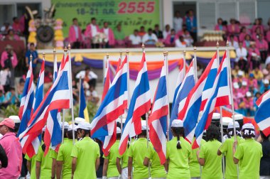 Tanımlanamayan Tay öğrenciler spor geçit töreni sırasında.