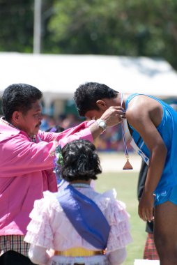 Tanımlanamayan Tay öğrenciler spor geçit töreni sırasında.