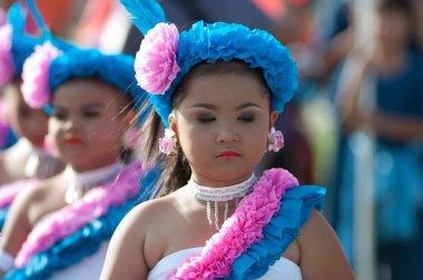 Tanımlanamayan Tay öğrenciler spor geçit töreni sırasında.