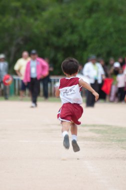 Tanımlanamayan Tay öğrenciler spor geçit töreni sırasında.