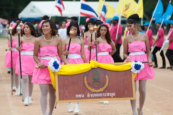 Niet-geïdentificeerde Thaise studenten tijdens sport parade. — Stockfoto