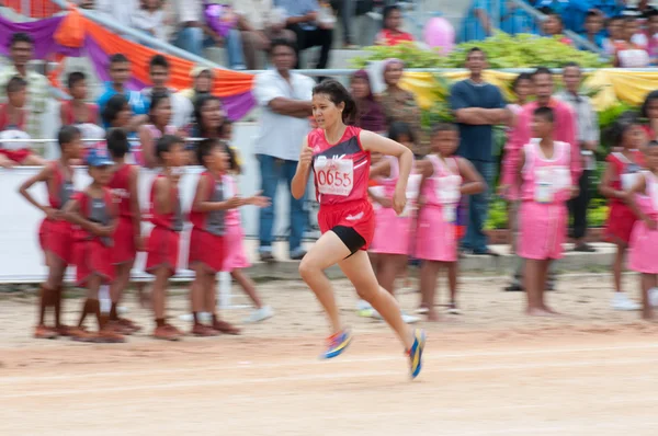 Estudantes tailandeses não identificados durante o desfile desportivo . — Fotografia de Stock